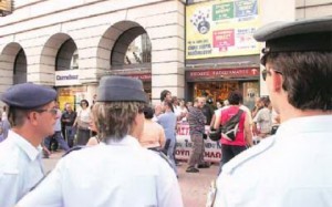 Παραλύουν εφορίες, δικαστήρια, πανεπιστήμια