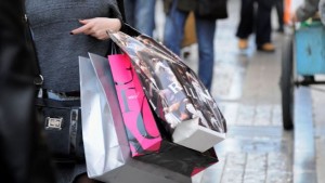 Ανοιχτά τα μικρά εμπορικά καταστήματα 52 Κυριακές το χρόνο