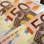 Πλήρωναν τις αγορές τους με πλαστά χαρτονομίσματα