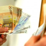 Περικοπές μισθών και συντάξεων ύψους 9,5 δισ. στο πακέτο μέτρων