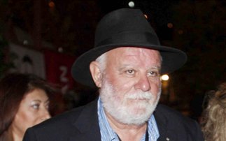 «Με πέταξαν στον κάδο, είμαι άνεργος, αχρήματος και ηλικιωμένος»