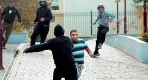 Η «Χρυσή Αυγή» σε ρόλο Κου Κλουξ Κλαν