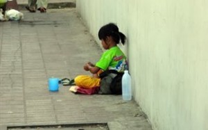 «Οργιάζει» η επαιτεία ανηλίκων στη Ρόδο