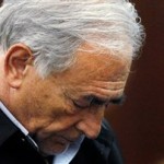 Τέσσερα άτομα θα επισκέπτονται τον Στρος Καν