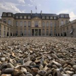 Πέφτει η αυλαία της προεκλογικής εκστρατείας Ολάντ-Σαρκοζί στη Γαλλία