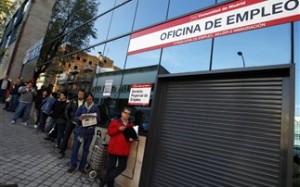 Σπάει κάθε ρεκόρ η ανεργία στην Ισπανία