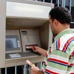 Συνεχίζεται η εκροή καταθέσεων