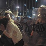 Ένταση στο Σύνταγμα μεταξύ διαδηλωτών και αστυνομίας