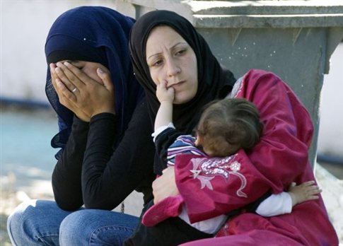 Εκατοντάδες Σύροι καταφεύγουν στην Τουρκία
