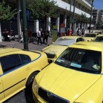 Κλιμακώνουν τις κινητοποιήσεις τους οι ιδιοκτήτες ταξί