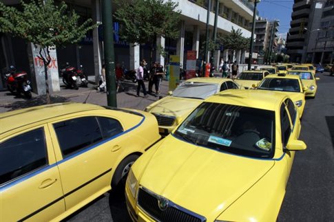 Κλιμακώνουν τις κινητοποιήσεις τους οι ιδιοκτήτες ταξί
