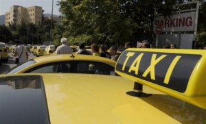 Συλλαλητήριο των ιδιοκτητών ταξί έξω από τη Βουλή