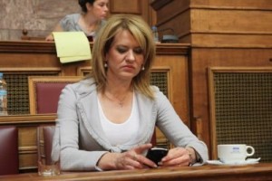 Δεν πλήρωσε ούτε... τον καφέ της