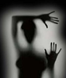 Γραμμή SOS: 464 κλήσεις για ενδοοικογενειακή βία