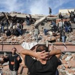 Εκατοντάδες οι νεκροί από το φονικό σεισμό στην Τουρκία