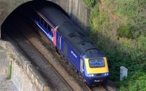 Οδηγός τρένου οδηγούσε διαβάζοντας εφημερίδα