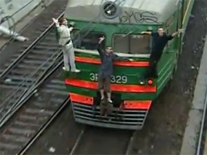 Train Surfing: Δαμάζοντας τα τούνελ