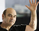 Θα αξιοποιήσει το «ανεπιθύμητο» τρίτο… αυτί του!