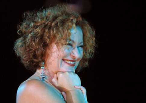 Μονή Λαζαριστών: Η Τάνια Τσανακλίδου με ζεϊμπέκικα και ροκ