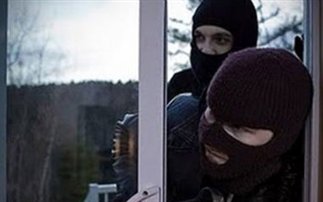 Κράτησαν όμηρο για να ληστέψουν μια τηλεόραση