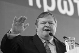 Αρχίζει η διάλυση και η ανασύσταση του ΠΑΣΟΚ