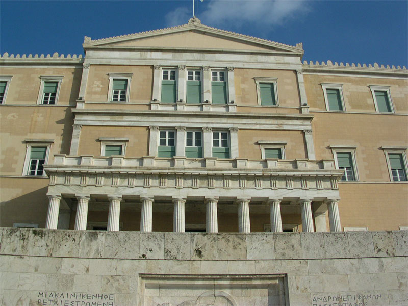 Ασυνεπής η κυβέρνηση με τη συμφωνία των κομμάτων