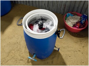 Ένα πλυντήριο των 30 ευρώ που λειτουργεί με ανθρώπινη ενέργεια