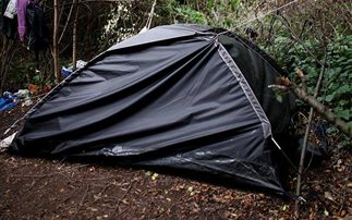 Έβαλε φωτιά στον φίλο της!