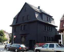 Σπίτι σε μαύρο... χρώμα!