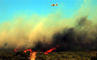 Τρεις κοινότητες απειλεί η φωτιά στην Αχαΐα
